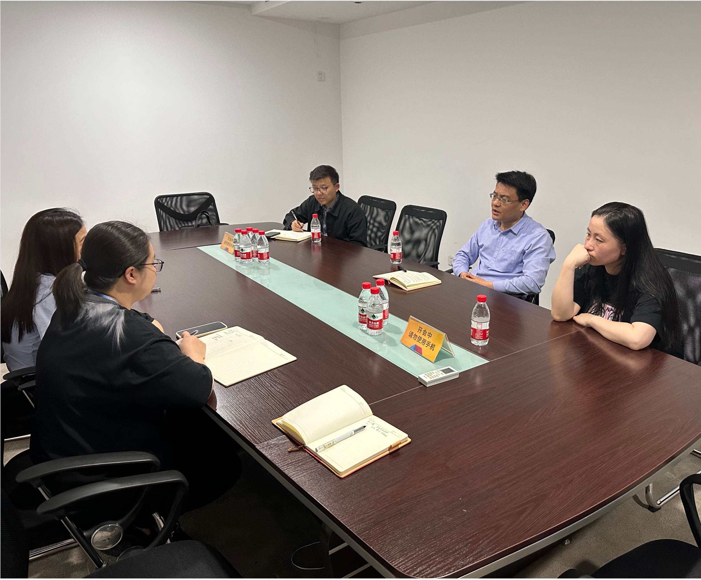 拱墅區(qū)人力社保局田開波副局長(zhǎng)蒞臨水晶城調(diào)研
